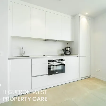 El Sol Sur - South-facing Terrace With Pool Views, شقة