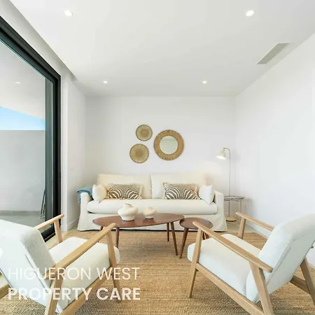 El Sol Sur - South-facing Terrace With Pool Views, شقة